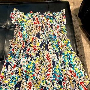 Woman’s large no sleeve colorful blouse.